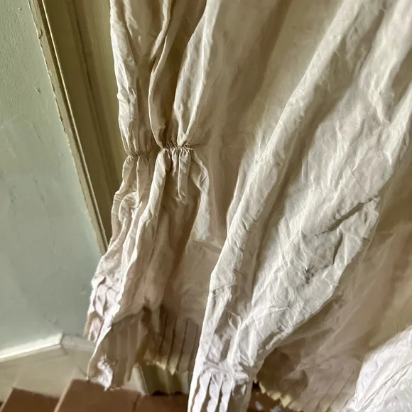 This is a Nicole Miller wedding dress, size 10. It wants to get married again! - Picture 9 of 17